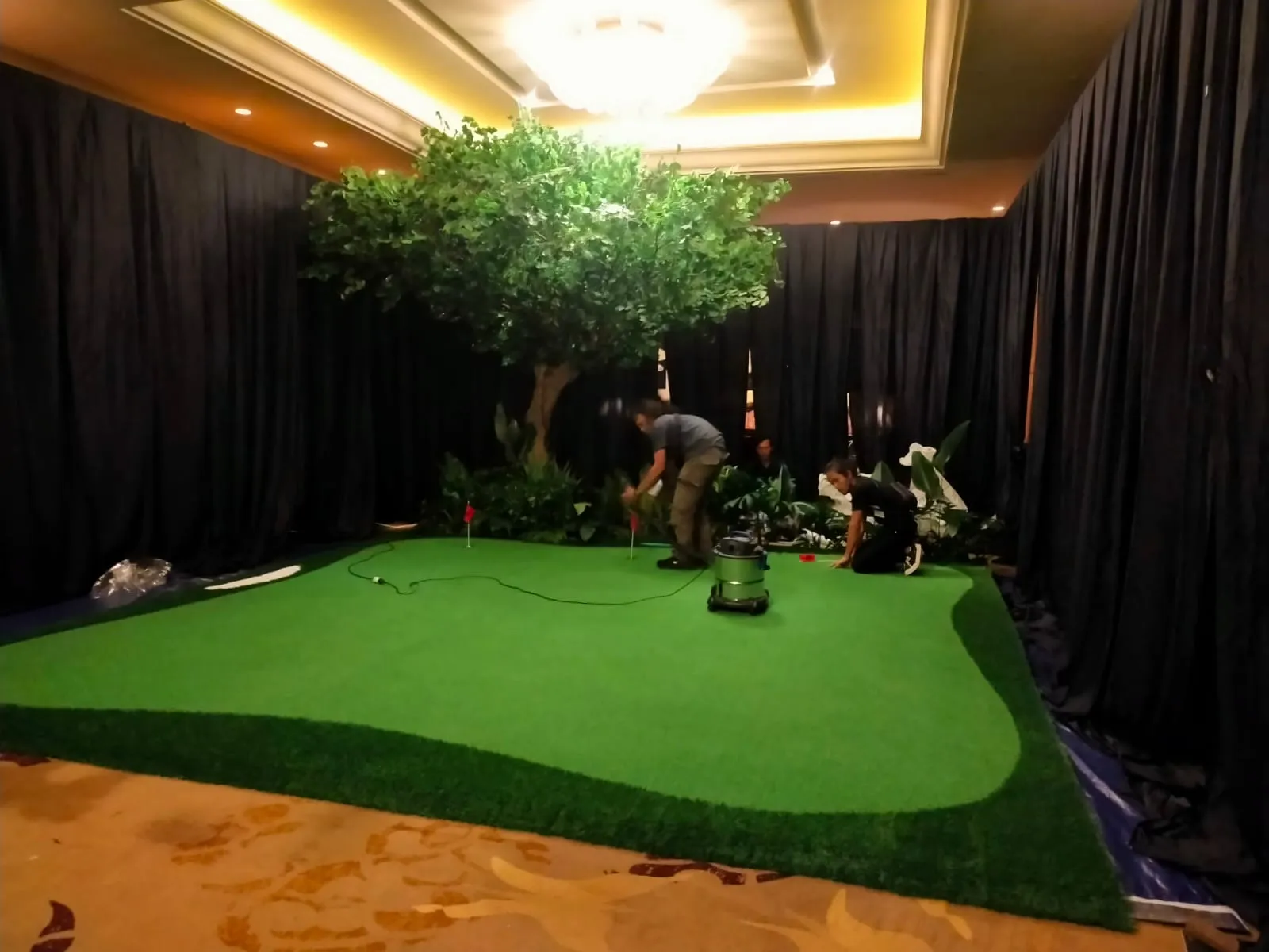 putting green indoor